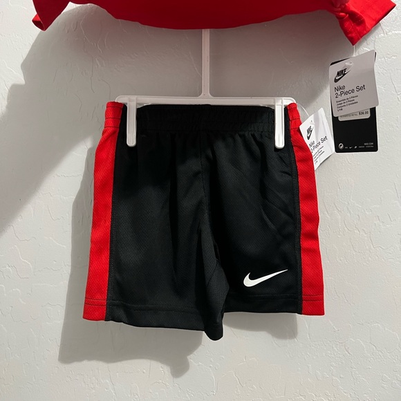 NWT Nike Two Piece Matching T-shirt and Shorts Set - Picture 4 of 6